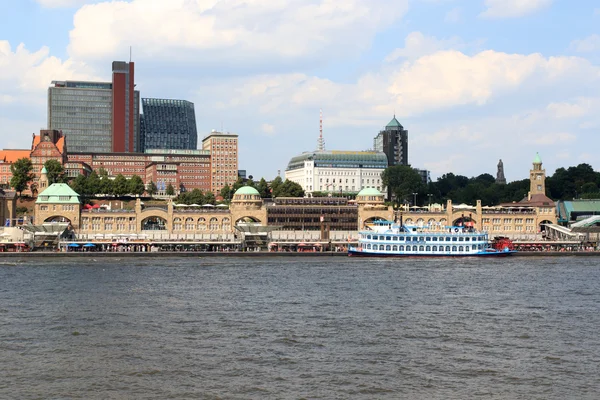 St.-Pauli-Anlegestelle in Hamburg — Stockfoto