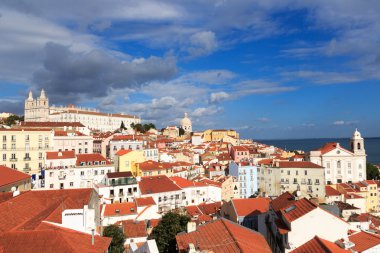 Görünüm Alfama karşısında, Lizbon Miradouro Santa Luzia üzerinden