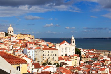 Görünüm Alfama karşısında, Lizbon Miradouro Santa Luzia üzerinden