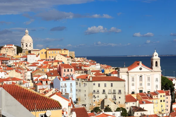Vista su Alfama, Lisbona da Miradouro Santa Luzia — Foto Stock