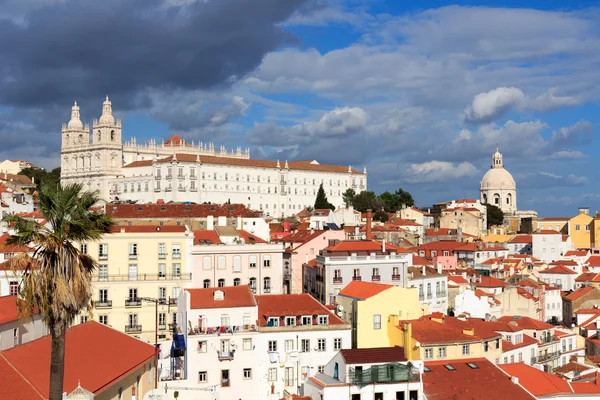 Prohlédni si na klášter Sao Vicente de Fora od Miradouro Santa Luzia — Stock fotografie