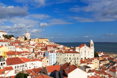 Görünüm Alfama karşısında, Lizbon Miradouro Santa Luzia üzerinden