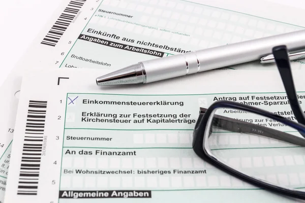 Form of income tax return with ball pen and glasses — Stock Photo, Image