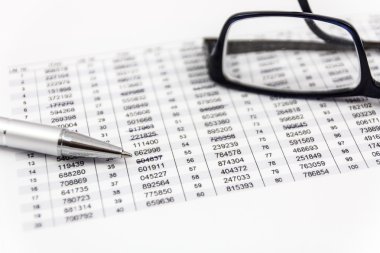 Gözlük, tükenmez kalem ve çevrimiçi bankacılık Tan listesi