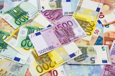 500 Euro için 5 farklı Euro banknot