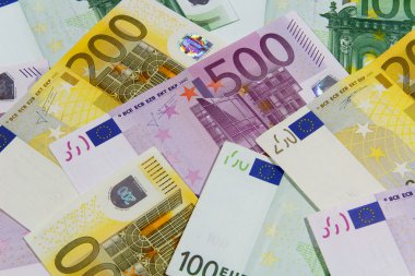 500 Euro için 5 farklı Euro banknot
