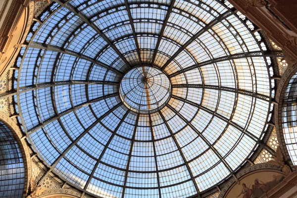 밀라노에서 갤러리아 비토리오 에마누엘레의 돔 — 스톡 사진