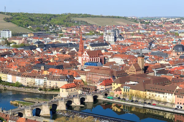 Città storica di Wurzburg con ponte Alte Mainbrucke, Germania — Foto Stock
