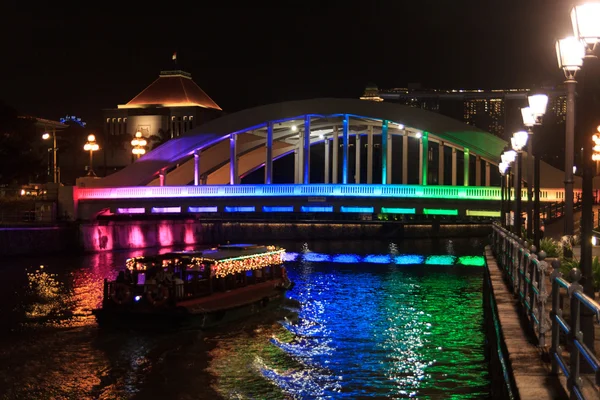 Colorido puente Elgin por la noche en Singapur —  Fotos de Stock