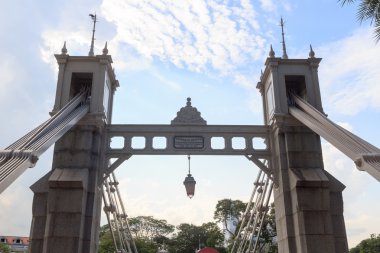 Singapur ayrıntılarda Cavenagh Köprüsü