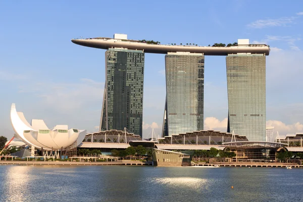 Marina Bay Sands hotel en Artscience museum, Singapore — Stockfoto