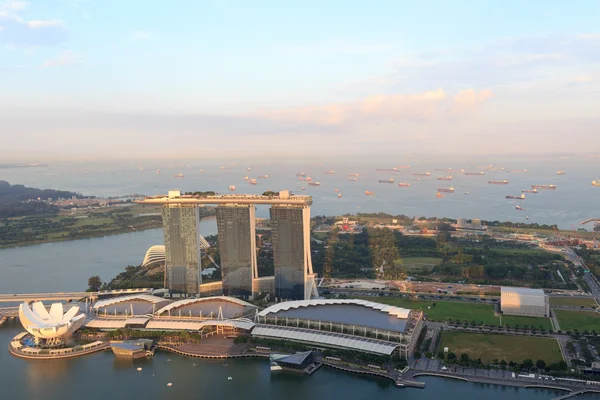 Hotel Marina Bay Sands y museo ArtScience en Singapur — Foto de Stock