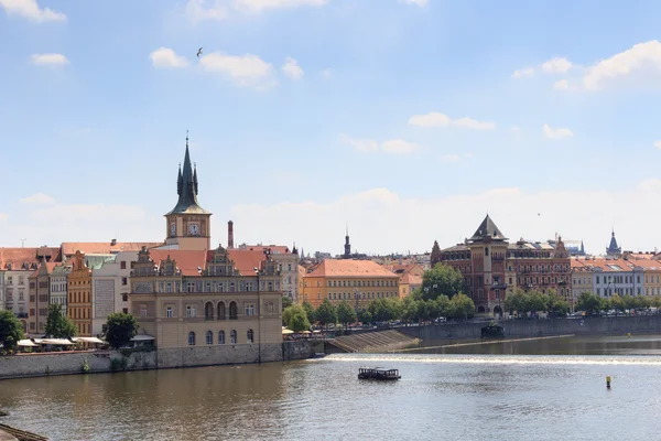Вид з Карлова моста до Старого міста Прага — стокове фото