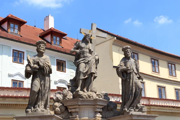 Estatua del Santo Salvador con Cosmas y Damián en el Puente de Carlos, Praga — Foto de Stock