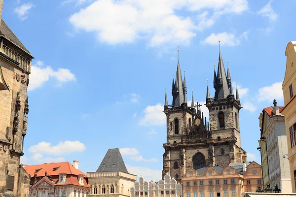 Eglise Notre-Dame avant Tyn et Place de la Vieille Ville à Prague — Photo