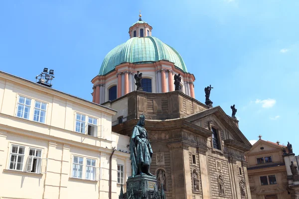 St. Francis Knights of korsa kyrkan i Prag — Stockfoto