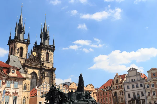 Eglise Notre Dame avant Tyn, Place de la Vieille Ville et Mémorial Jan Hus à Prague — Photo