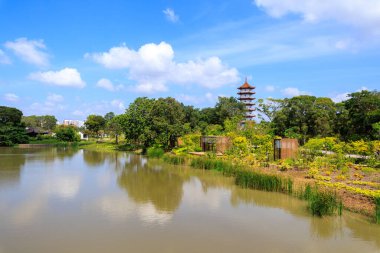 Jurong Lake Gardens, Singapur 'daki Çin Bahçesinde Bulut Pagoda