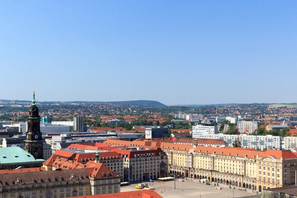 Перегляд Дрезден міський пейзаж з площі Альтмаркт (Старий ринок) і церква Kreuzkirche — стокове фото