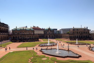 Park Zwingergarten sarayın Zwinger, Dresden içine Glockenspiel pavilion ile