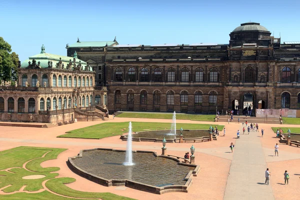 ツヴィンガー宮殿、ドレスデンの宮殿内ゼンパー ギャラリー公園 Zwingergarten — ストック写真