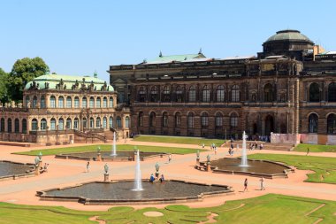 Park Zwingergarten sarayın Zwinger, Dresden içine Semper galerisiyle