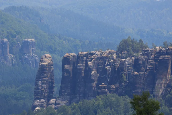 Panorama rocks point Sakson İsviçre'ile ilgilenen Schrammstein görüldü Affensteine grup ile — Stok fotoğraf