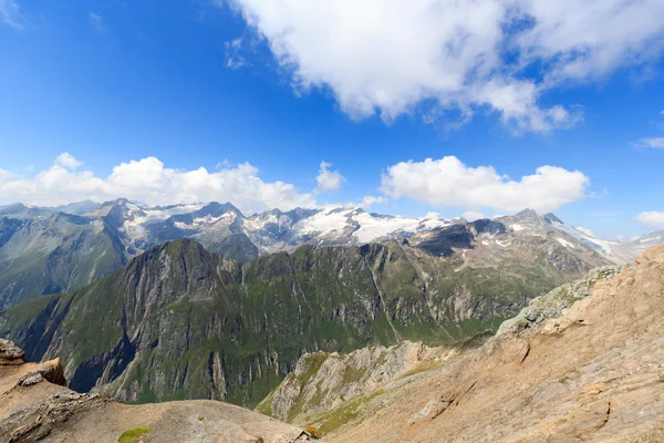 Panorama de glaciares de montaña con Dreiherrnspitze en los Alpes Hohe Tauern, Austria — Foto de Stock