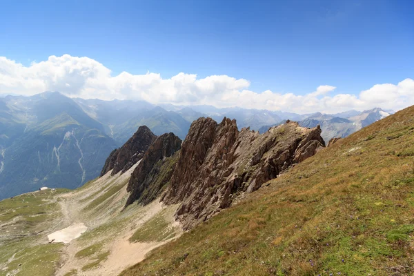 Bergpanorama met Rote Saule en col Sajatscharte in de Alpen van de Hohe Tauern, Oostenrijk — Stockfoto