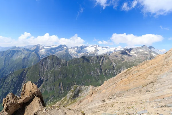 Panorama de glaciares de montaña con Dreiherrnspitze en los Alpes Hohe Tauern, Austria — Foto de Stock