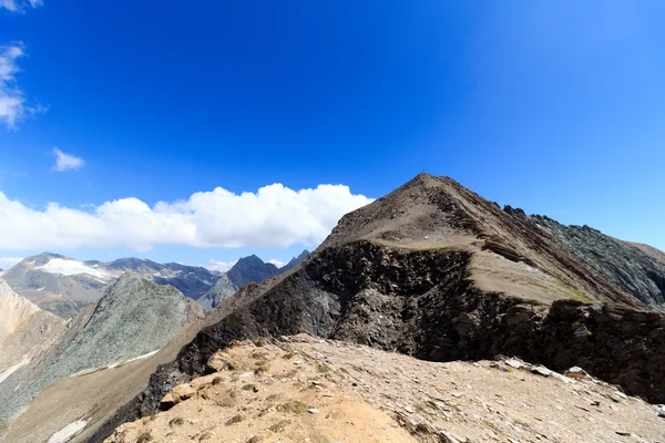 Bergpanorama met top Kreuzspitze in de Alpen van de Hohe Tauern, Oostenrijk — Stockfoto