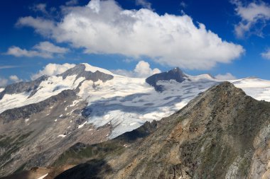 Dağ zirvesi Grossvenediger Güney yüzü ve buzul Hohe Tauern Alps, Avusturya için