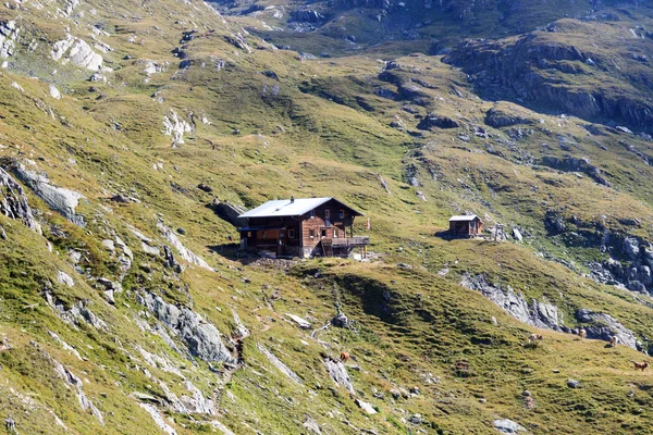 Cabaña alpina Eisseehutte en Hohe Tauern Alps, Austria — Foto de Stock