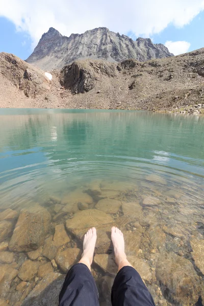 Dağ gölü Eissee Hohe Tauern Alps, Avusturya için ayaklarda