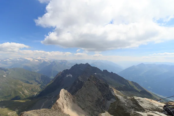 Panoramisch uitzicht met berg Grossglockner en gletsjers in de Alpen van de Hohe Tauern, Oostenrijk — Stockfoto