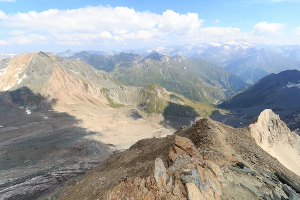 Panoramisch uitzicht met berg Grossglockner en gletsjers in de Alpen van de Hohe Tauern, Oostenrijk — Stockfoto