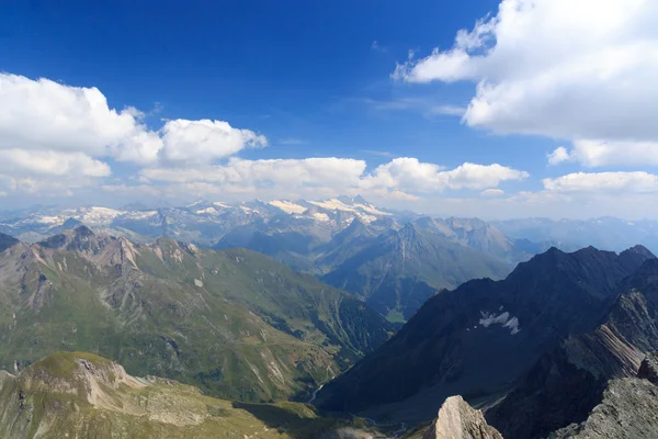 Vista panorámica de la montaña Grossglockner y glaciares en los Alpes Hohe Tauern, Austria — Foto de Stock
