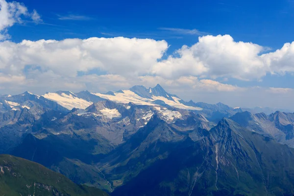 Vista panorámica de la montaña Grossglockner y glaciares en los Alpes Hohe Tauern, Austria — Foto de Stock