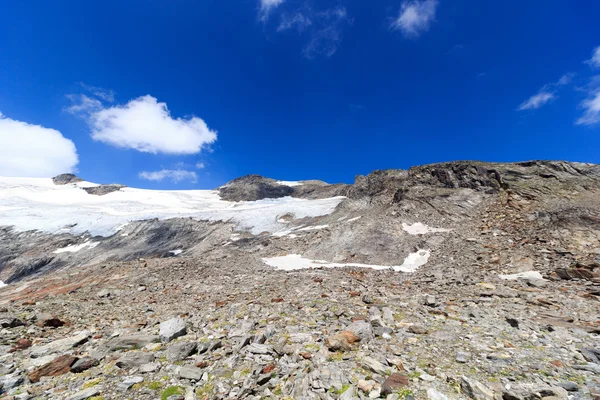 Ледниковая панорама с горной палочкой в Hohe Tauern Alps, Австрия — стоковое фото