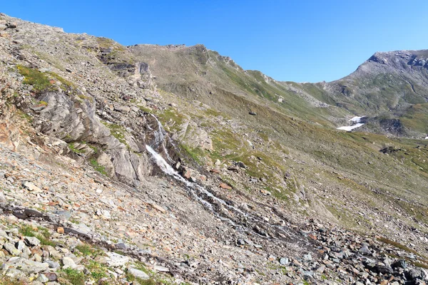 Горная панорама с col Lobbentorl в Hohe Tauern Alps, Австрия — стоковое фото