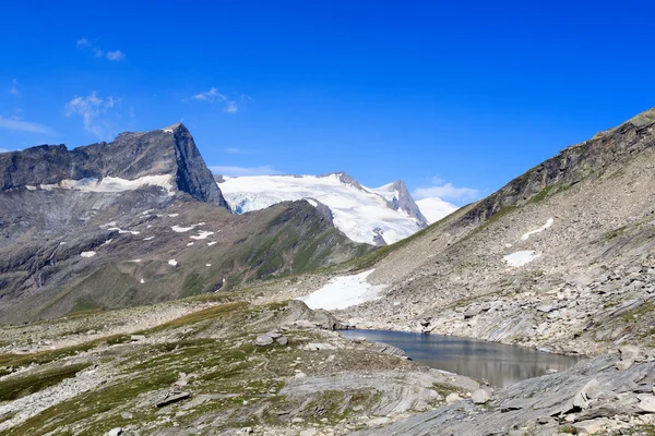 Gletsjer panorama uitzicht op de bergen met lake, Top Grossvenediger en Kristallwand in het Hohe Tauern Alps, Oostenrijk — Stockfoto