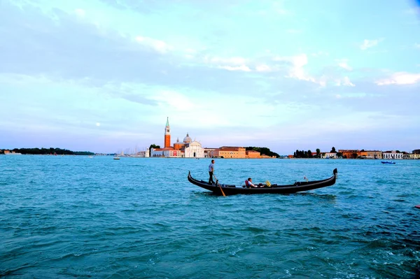 Gondola sailing on venice water — Stock Photo, Image