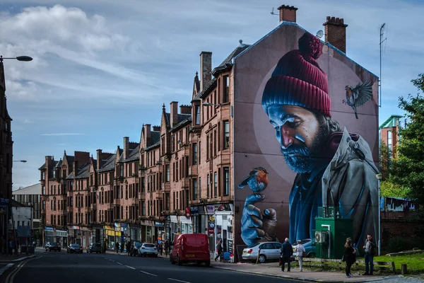 Sokak sanatı, grafiti, Glasgow, İskoçya 'da bir binanın cephesinde.