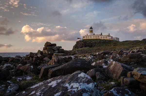 Neist Point Deniz feneri, gün batımında, Skye Adası, İskoçya