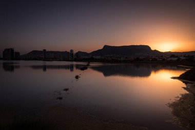 Günbatımında Calpe Salt Gölü, Alicante, İspanya