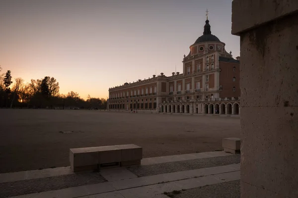 Aranjuez Kraliyet Sarayı ve Arcaded Meydanı, Gün batımında, Madrid, İspanya