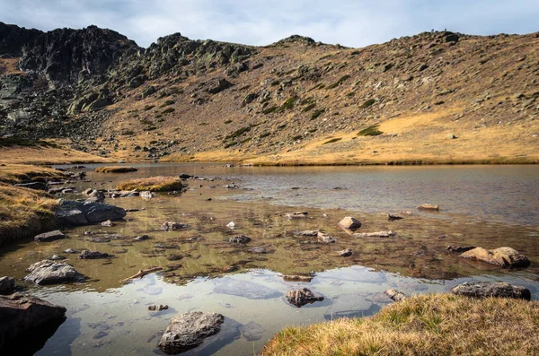 Lac Sur Paysage Montagneux Rocheux Sur Chaîne Montagnes Guadarrama Penalara — Photo