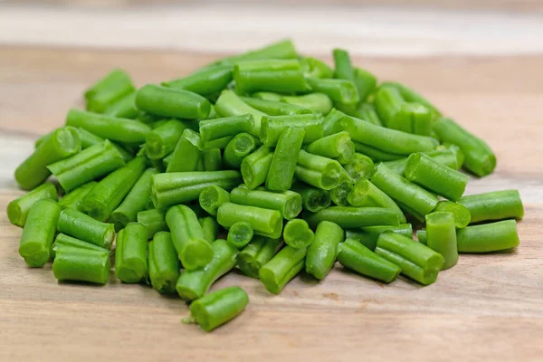 Frijoles Verdes Rodajas Una Tabla Madera Cerca —  Fotos de Stock