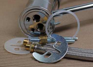 Bağ malzemesi ve bağlantı hortumlarıyla havza karıştırıcı