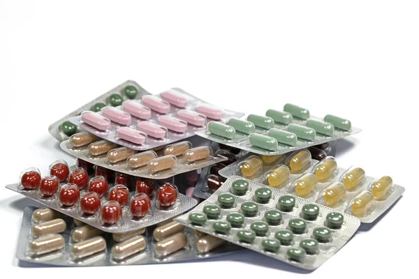 Многие Таблетки Лекарства Изолированы Белом Фоне — стоковое фото